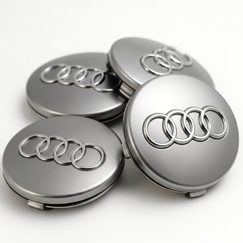 Komplet 4 srebrnych dekielków do felg Audi 68mm z chromowanym logo czterech pierścieni na białym tle